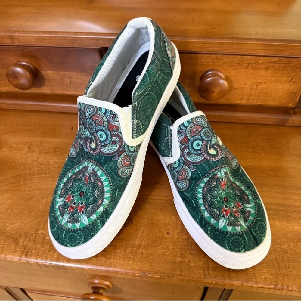 Yes We Vibe Green Slip-On Sneakers unisex men 8 women 10 boho medallion shoes‎